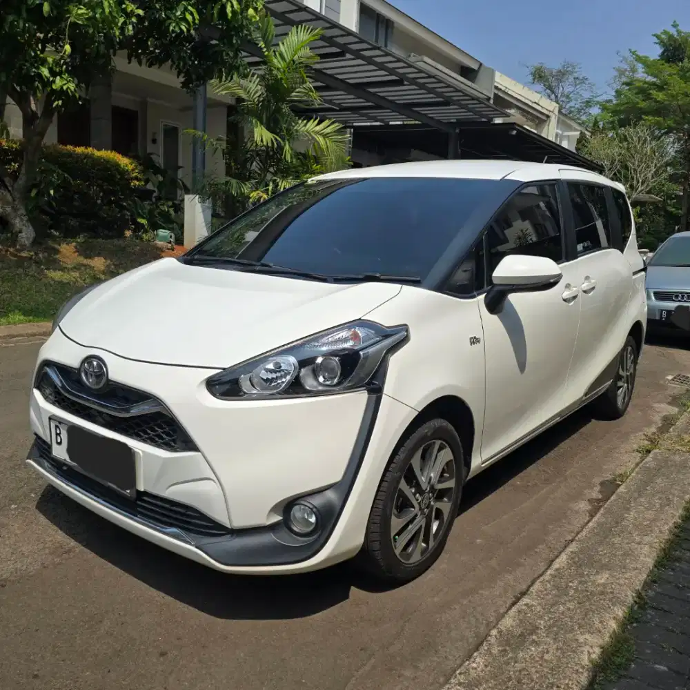 Toyota Sienta V at matic 2021 putih facelift
