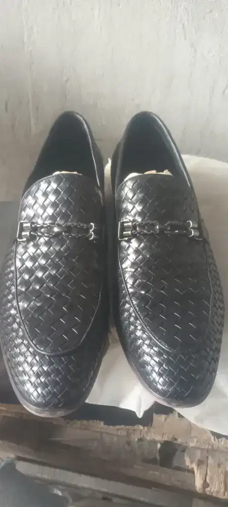 jual sepatu kulit sulam kondisi baik no cacat seprti baru