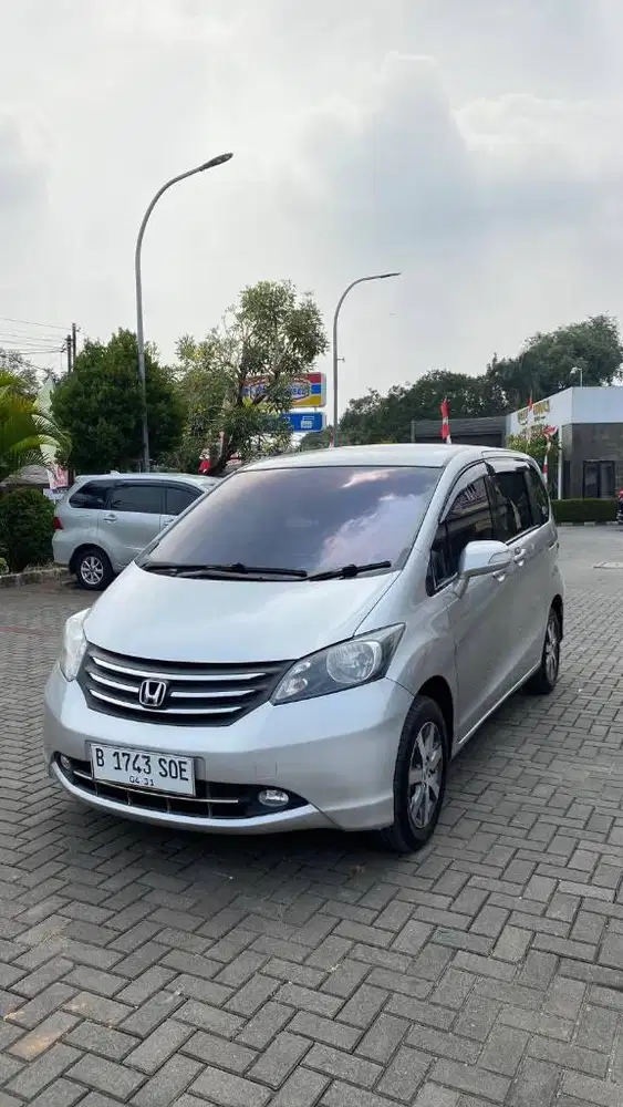 DP 7JT_HONDA FREED PSD AT 2011