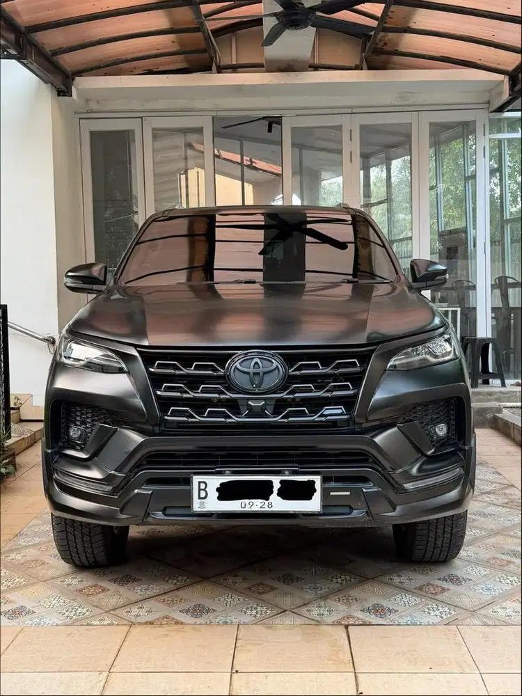 Dijual cepat Fortuner Black!