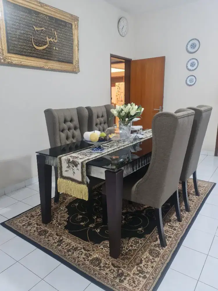 Meja Makan Kaca Empat Kursi