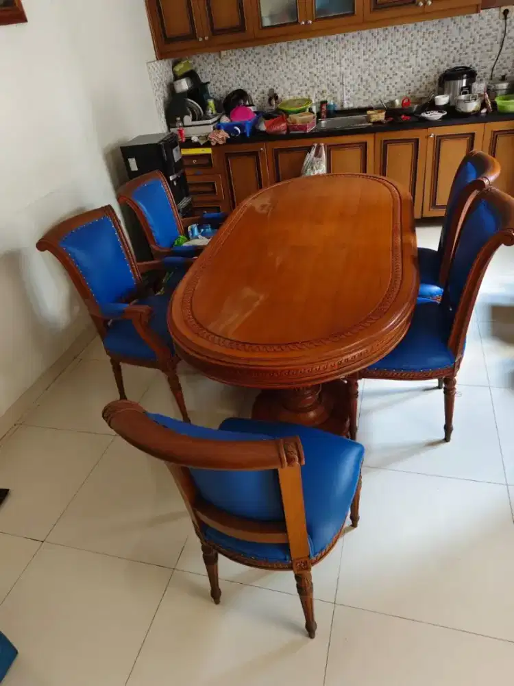 Meja makan dan kursi jati