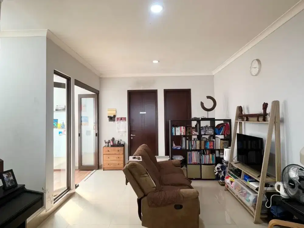 Rumah 2 Lantai 3+1 Kamar Hadap Utara di Blossom Ville