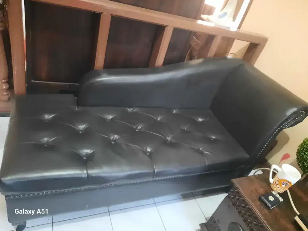 Jua Sofa Santai / Chaise Lounge dengan Storage (Tempat Penyimpanan)