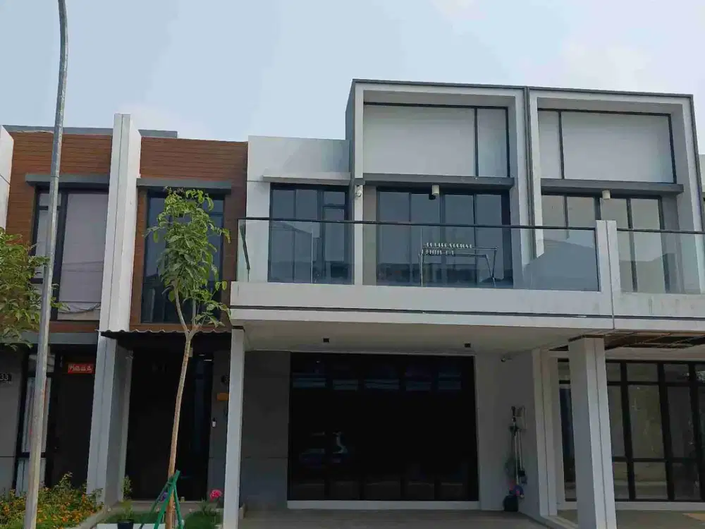 Rumah siap huni pik 2 extension dengan balkon besar