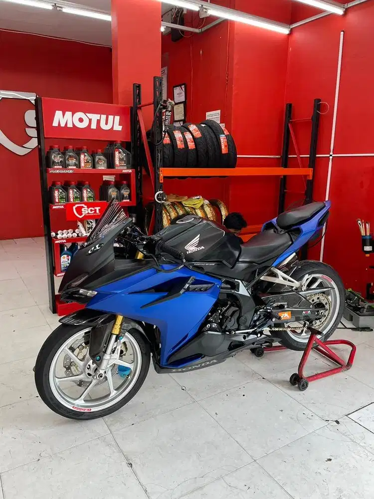 Honda CBR 250RR 2017 Warna Hitam - Biru