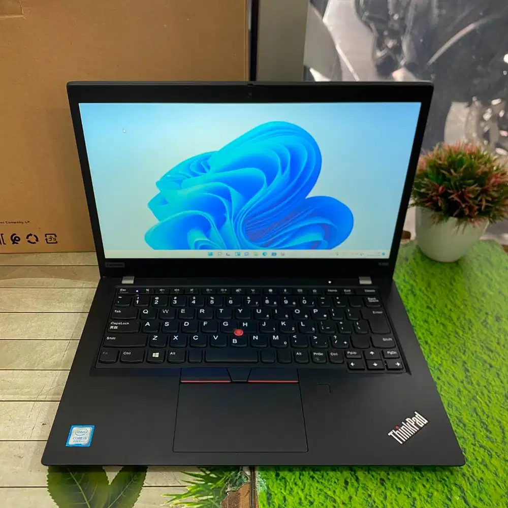New Lenovo Thinkpad X390 Core i5-8265U 8GB 256GB 13,3 FHD Windows 11