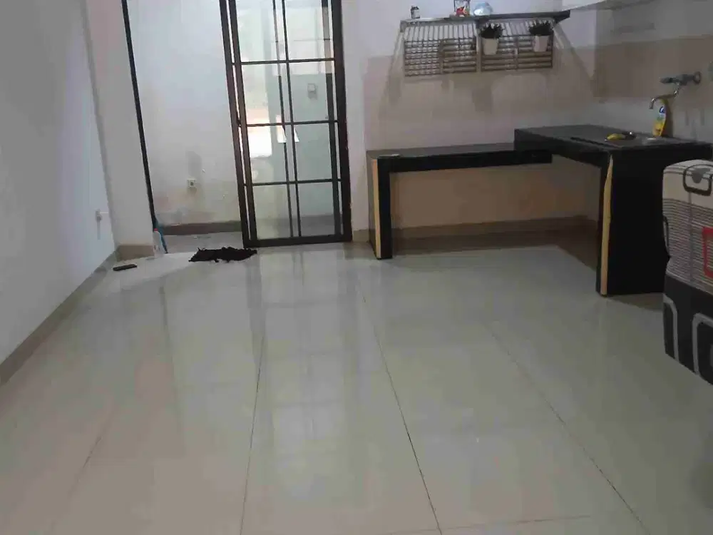 DISEWAKAN RUMAH GREENLAKE CITY