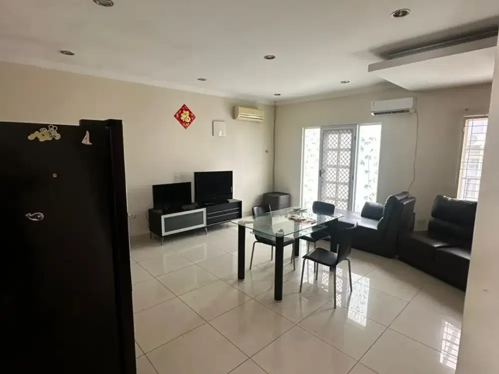 DiJual Rumah PIK BGM Full Furnish Uk 8x18m2 at Jakarta Utara