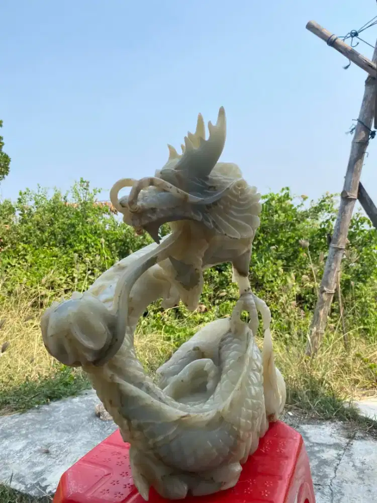 patung naga berkelas