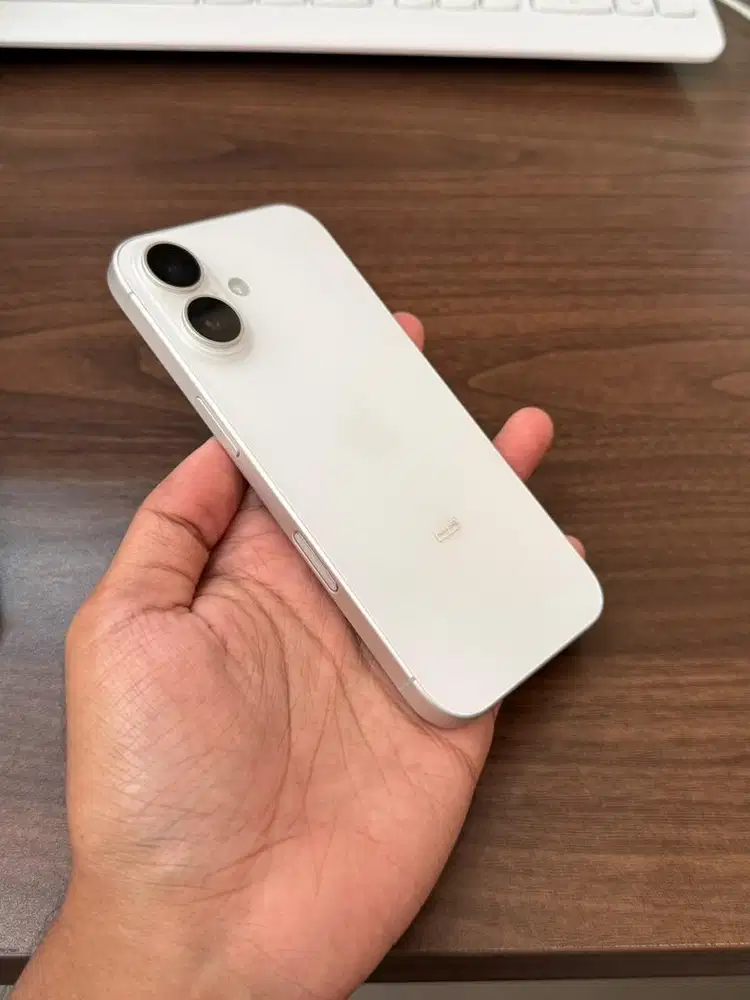 (ibox BH 98%) iPhone 16 128 gb putih Garansi Ibox