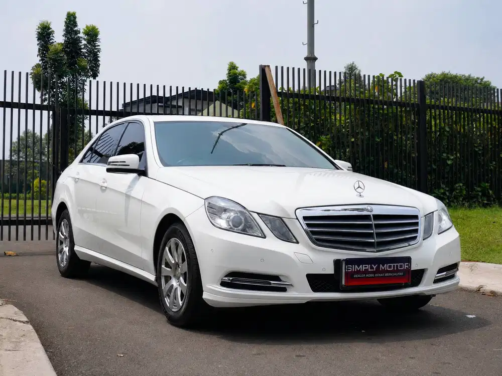 DP 10 Juta - Mercedes Benz E200 1.8 Elegance CGI 2013