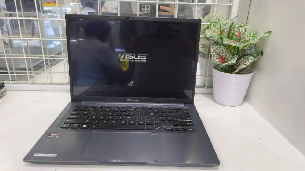 Asus vivobook M4103Q
RYZEN 5 5600H
8GB DDR4 3200MT/s
512GB SSD NVME