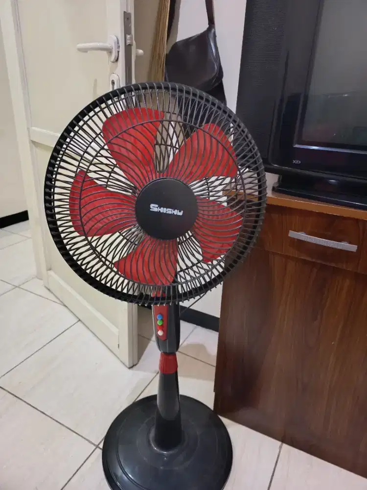 Kipas angin berdiri ukuran 16 inch normal