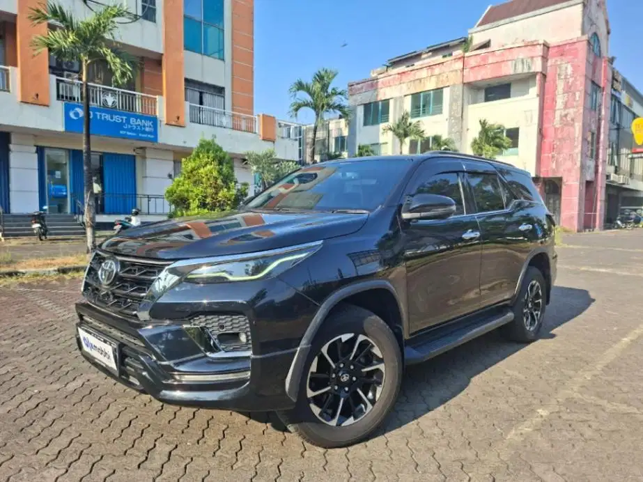 DP MURAH - Toyota Fortuner 2.4 VRZ GR Sport-AT 2022 Hitam - SJF
