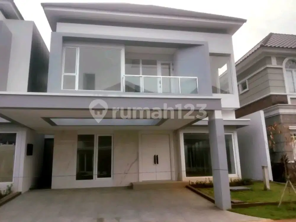 Lebar 12 di New Menteng Village Il Lago Gading Serpong