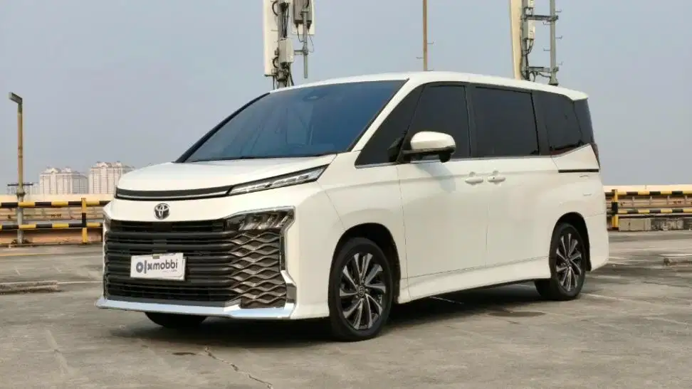 Pajak Panjang - Toyota Voxy 2.0 Bensin-AT 2022