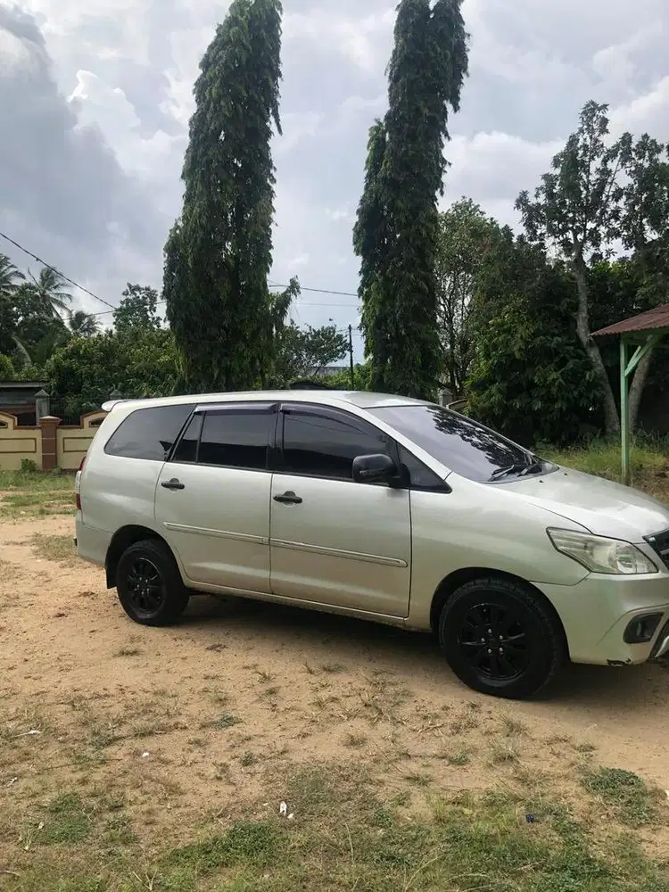 Dijual mobil kijang innova Diesel 2011