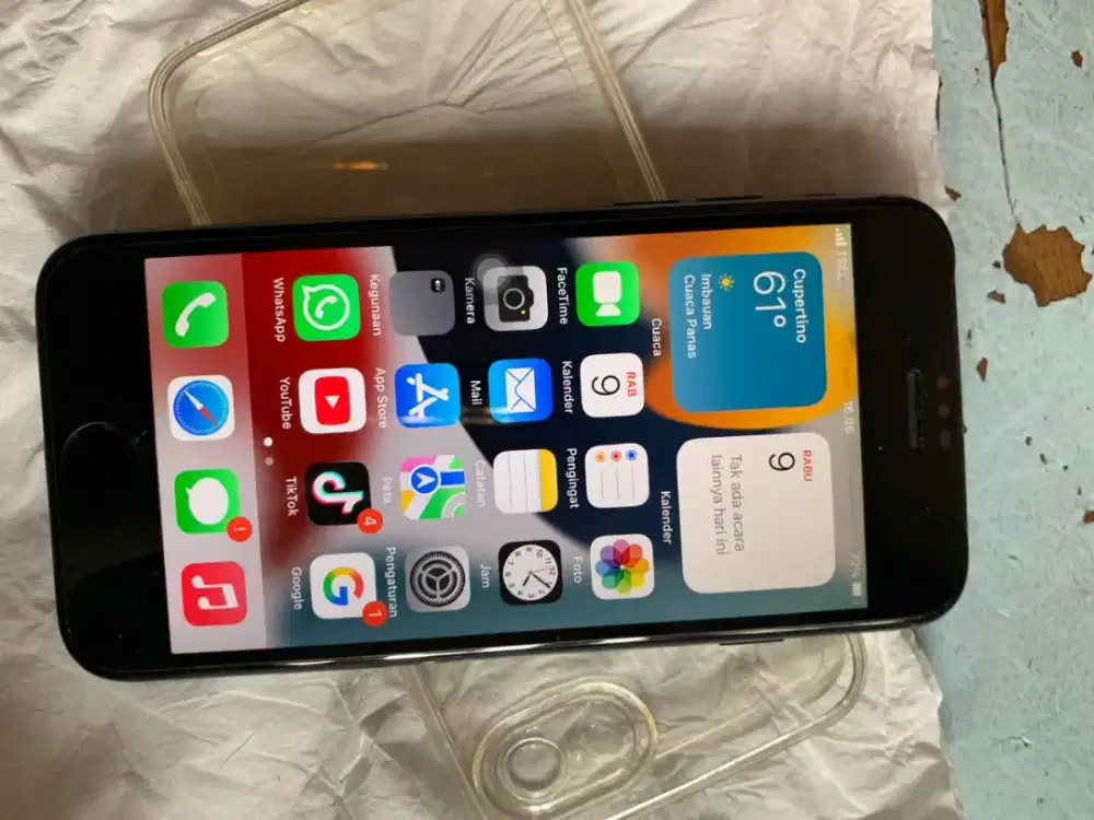 Dijual Cepat Hp Iphone 7 jet black 128Gb baypass premium