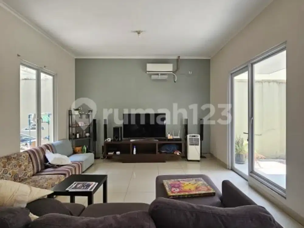 Harga Istimewa Row Jalan Besar di San Lorenzo Il Lago Gading Serpong