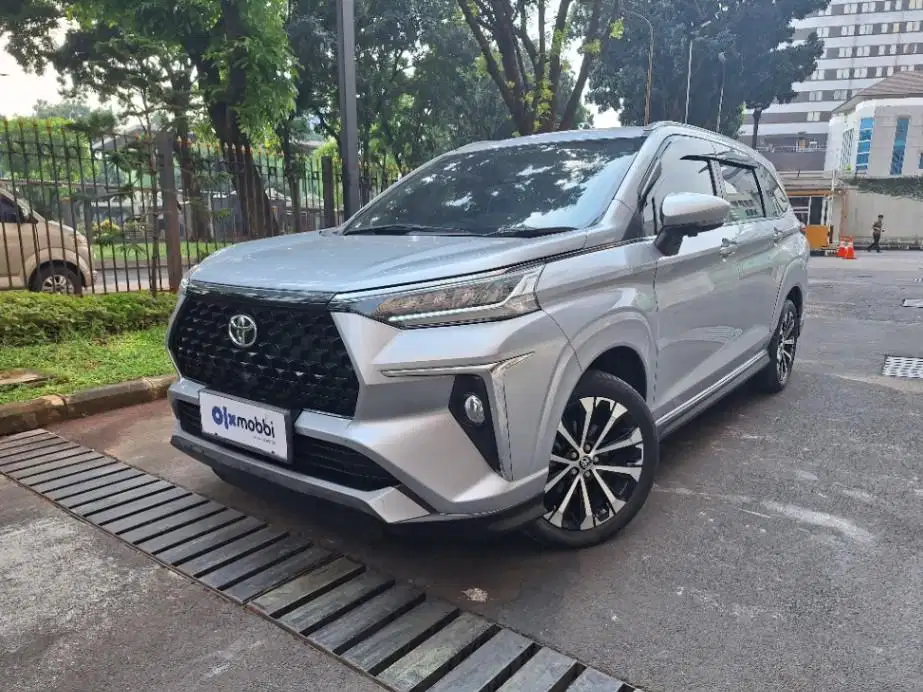 DP MURAH Toyota Avanza 1.5 New Veloz Q CVT Bensin-AT 2022 Silver CJFMB