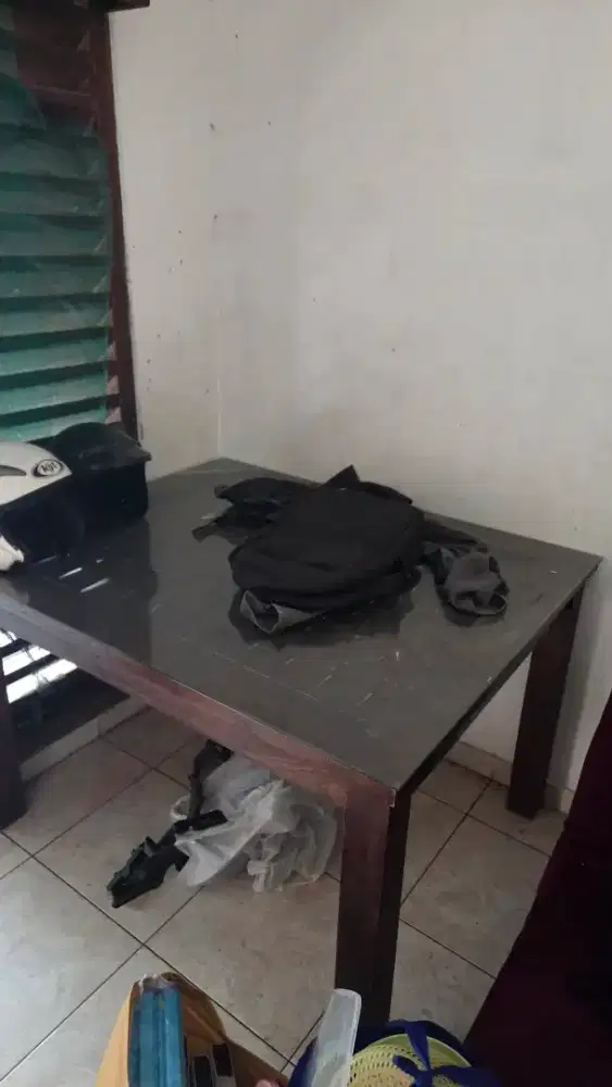 Meja makan jati
