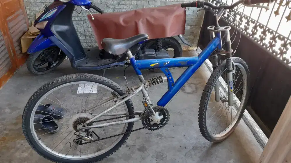 Sepeda fullsuspen uk.26