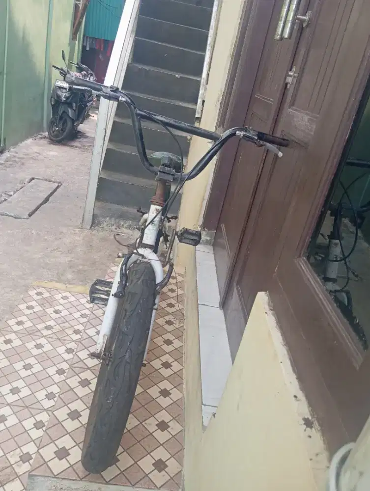 Di jual sepeda BMX merek senator