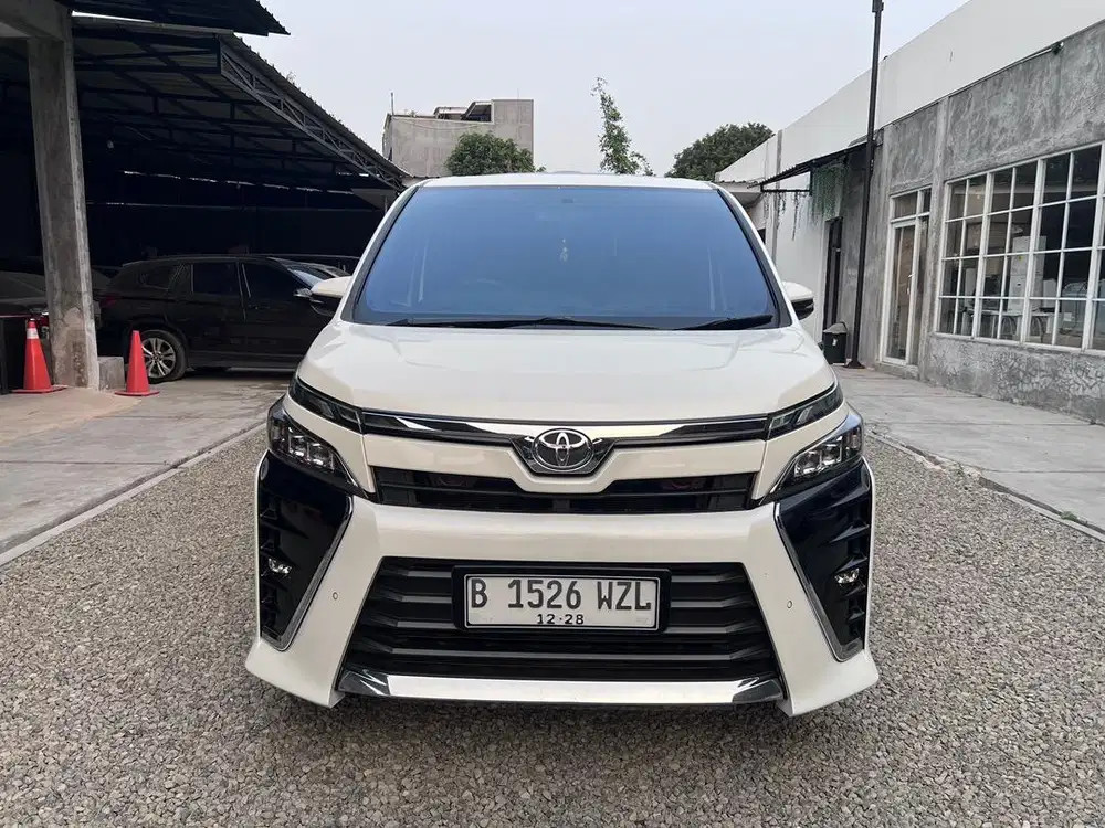 Toyota Voxy 2018 2.0 AT – MPV Mewah, Full Service Toyota, Siap Pakai!