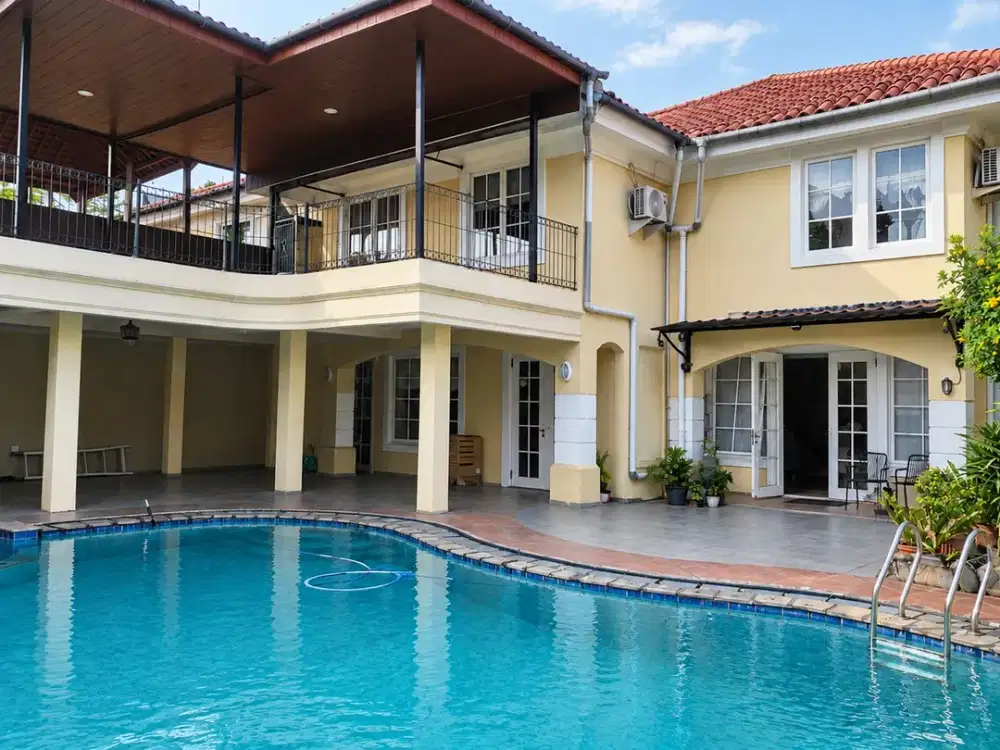 Disewa Rumah Tahunan Kolam Renang di Mediterania 1 Sentul City ssr1189