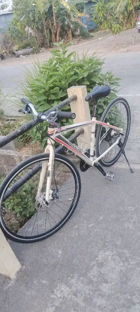 sepeda hybrid polygon heist 2.0