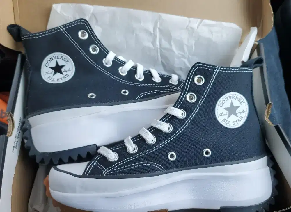 Converse All Star
Chuck Taylor Edition Last Pair Size 36