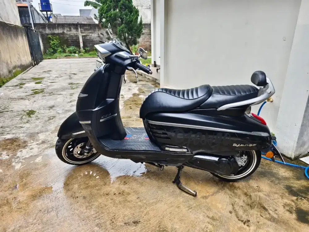 Motor Peageot Django ABS 2023 scooter