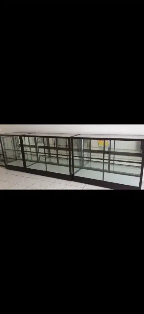 Etalase seperti baru. Murah