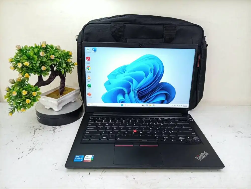JUAL Laptop Thinkpad E14 Core i5-1135G7/16gb/256gb/14inci FHD IPS