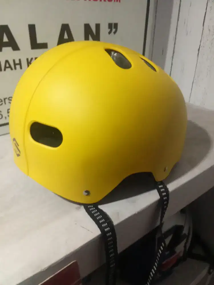Helm Clasic 99 persen baru