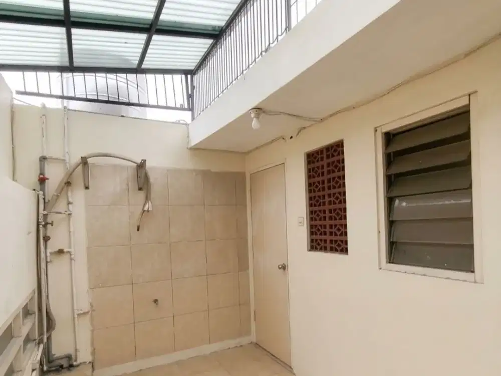Rumah Klampis Semolo Barat, Row Jalan 3.5 Mobil