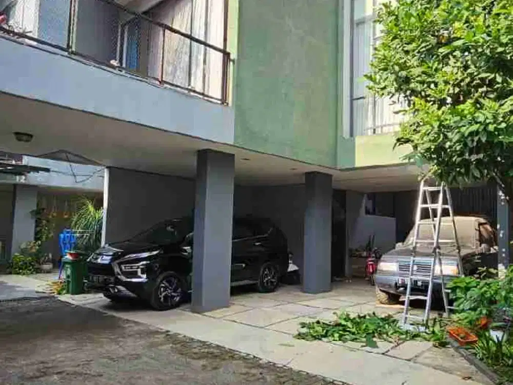Strategis Rumah Siap Huni Dilebak Bulus Jakarta Selatan - Furnished
