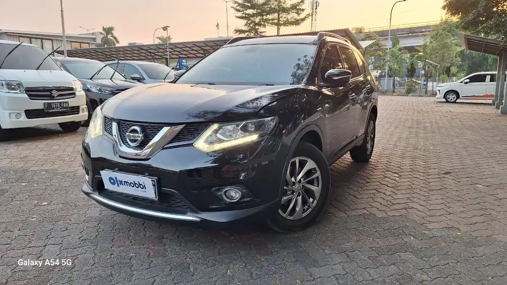 DP RENDAH - Nissan X-Trail 2.5 Bensin-AT 2015