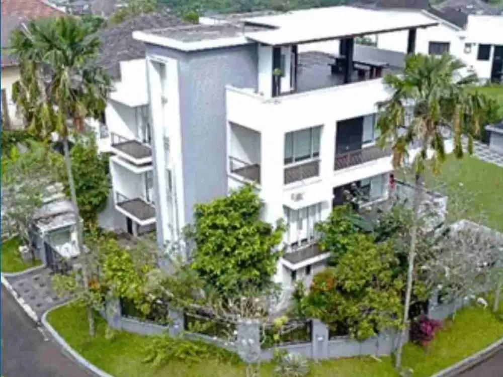 Rumah Luas 4 Lantai Murah bisa untuk kantor strategis di Sentul City
