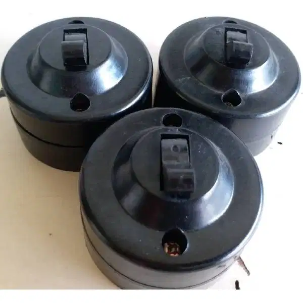Antik 3 biji stop kontak bahan bakelite modelnya minimalis contemporer