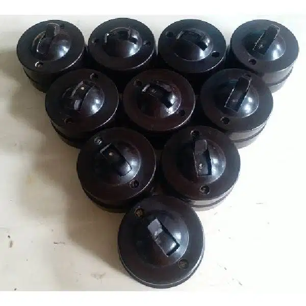 Antik 10 biji stop kontak terbuat dari bahan bakelite kondisi mulus