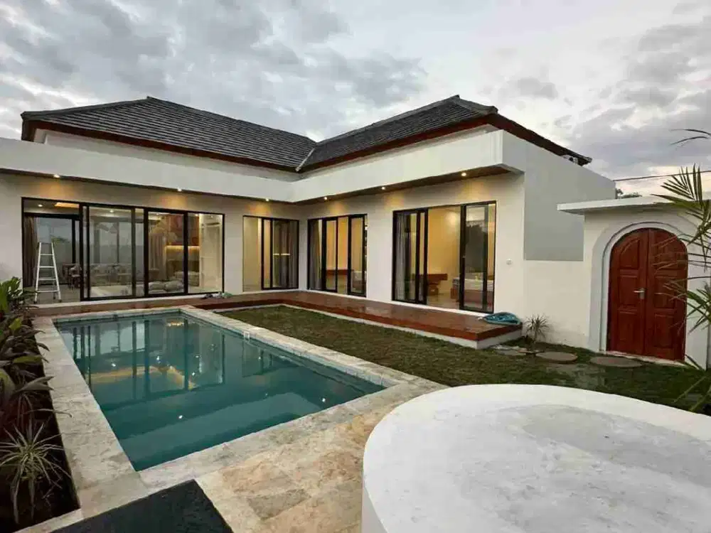 Dijual Villa Baru bergaya Mediterania sangat murah dekat pantai Lovina dengan view sawah