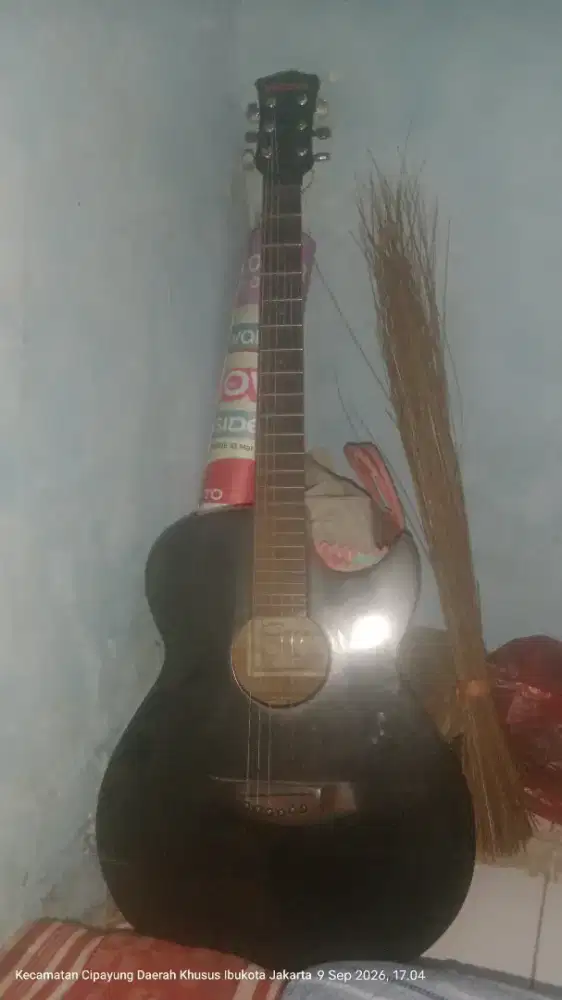 Gitar Merk Coraya