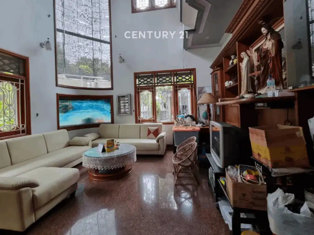 Dijual Rumah Hoek Besar Dan Nyaman Pinggir Jalan Utama Kayu Putih