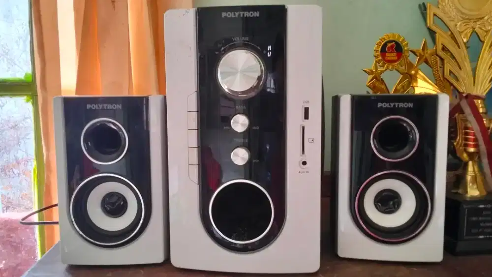 Speaker aktif Polytron