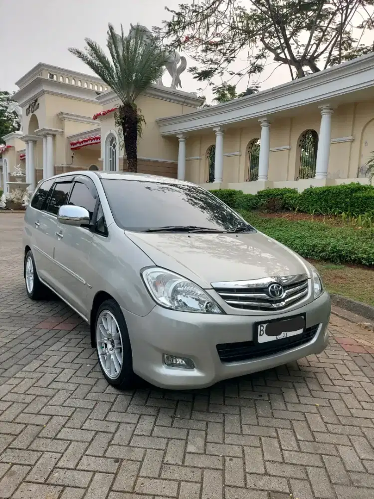 Toyota Kijang Innova V matic Bensin