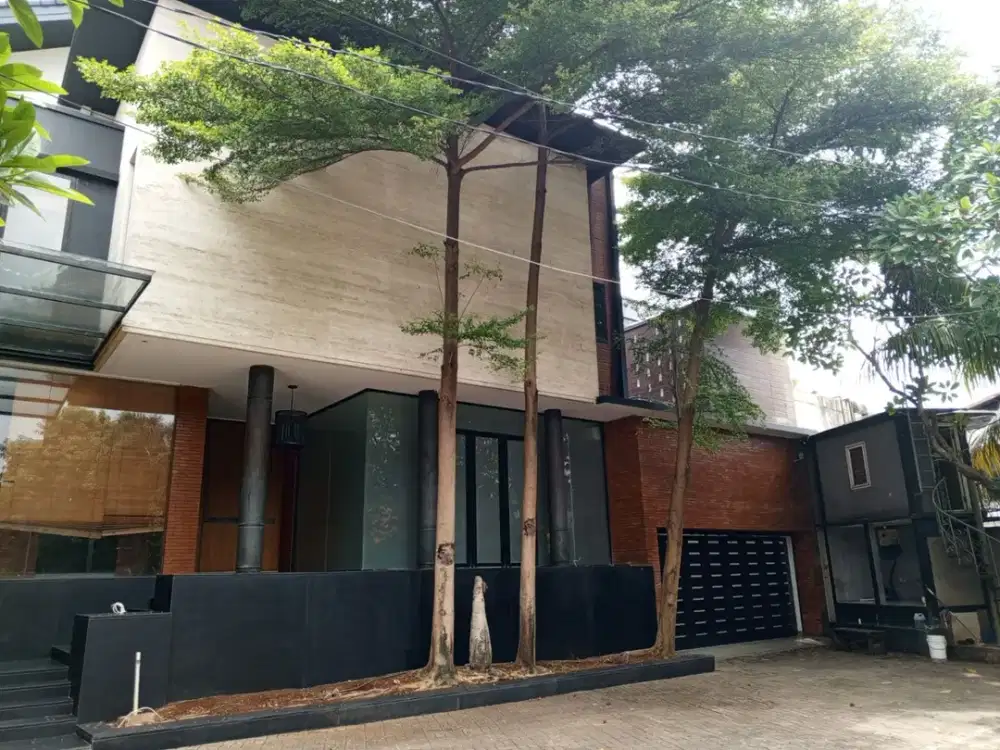 Rumah Mewah 2 Lantai Sipa Huni di Kebayoran Lama
