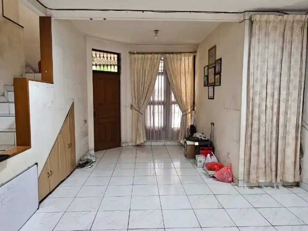 Rumah Bagus Lebar 9 di Taman Semanan Indah, Dekat Portal Akses Keluar Masuk Cluster