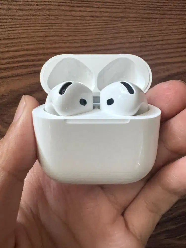 Apple AirPods Gen 4